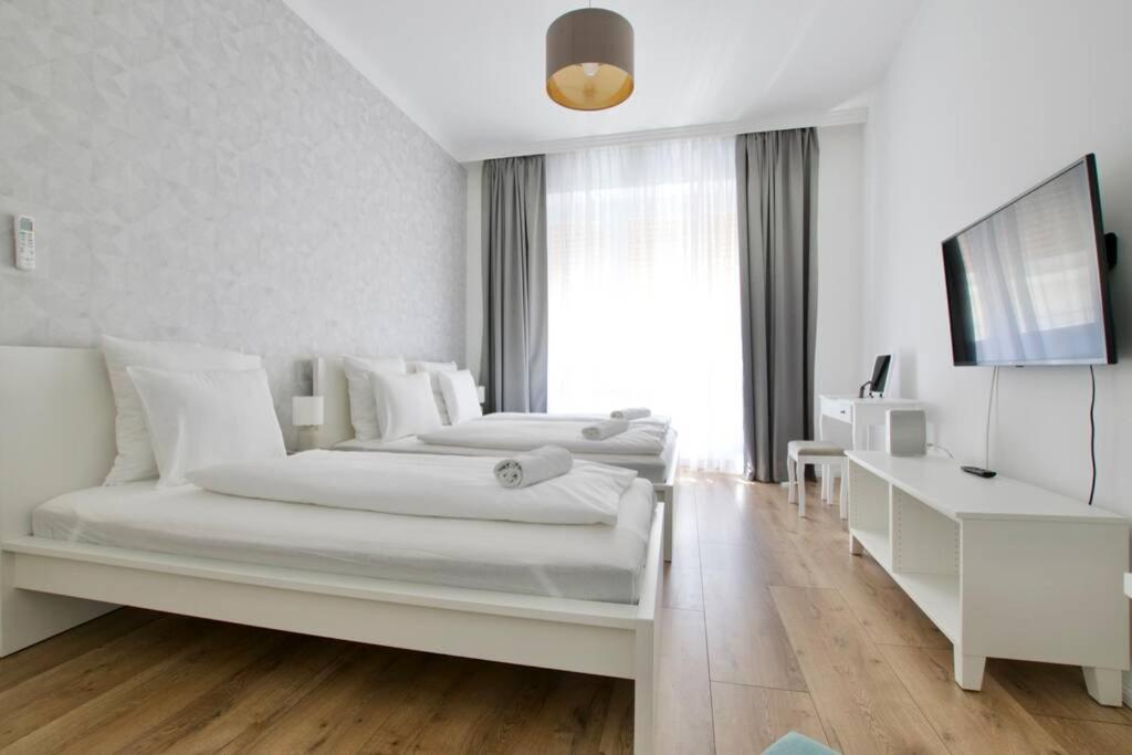 Premium Apartment By Hi5-Vaci Str. 3 Bedroom Budapeste Exterior foto